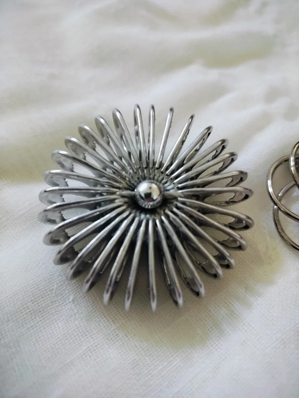 Vintage MCM Silver Tone Brooches: Wire Sunburst & Geometric Interlocking Rings